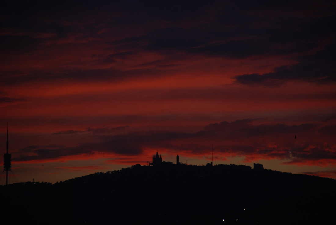 Image skyline night barcelona